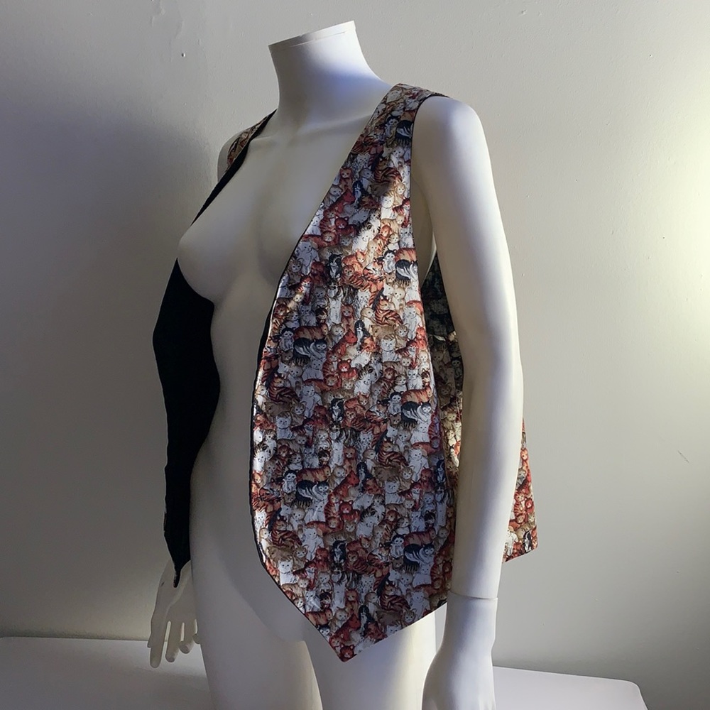 Cat Patterned Vest . - Picture 2 of 4
